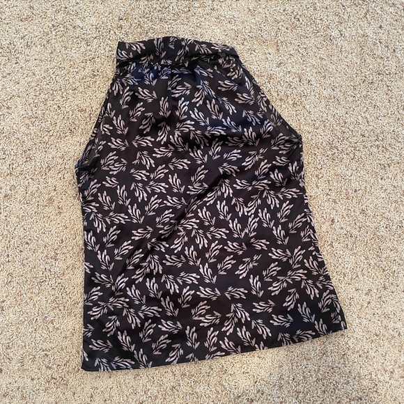 Banana Republic XS Purple Patterned High Tie V-Neck Tank - Picture 5 of 6